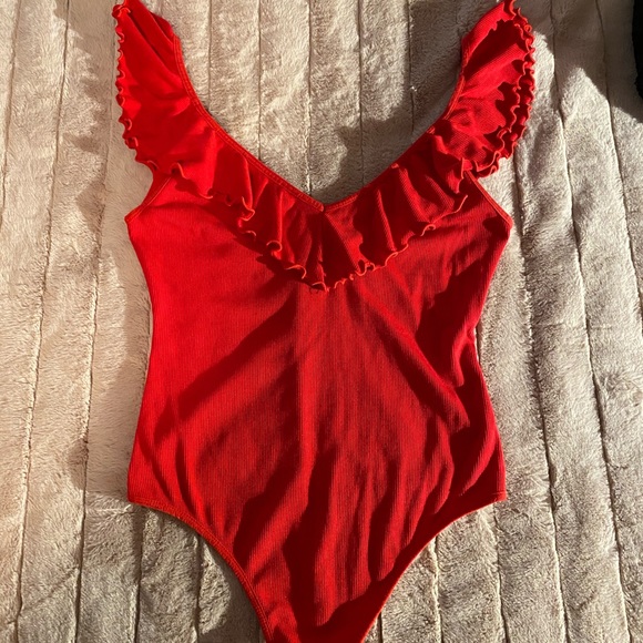 Aritzia Wilfred red ruffle sleeve bodysuit - Picture 1 of 4